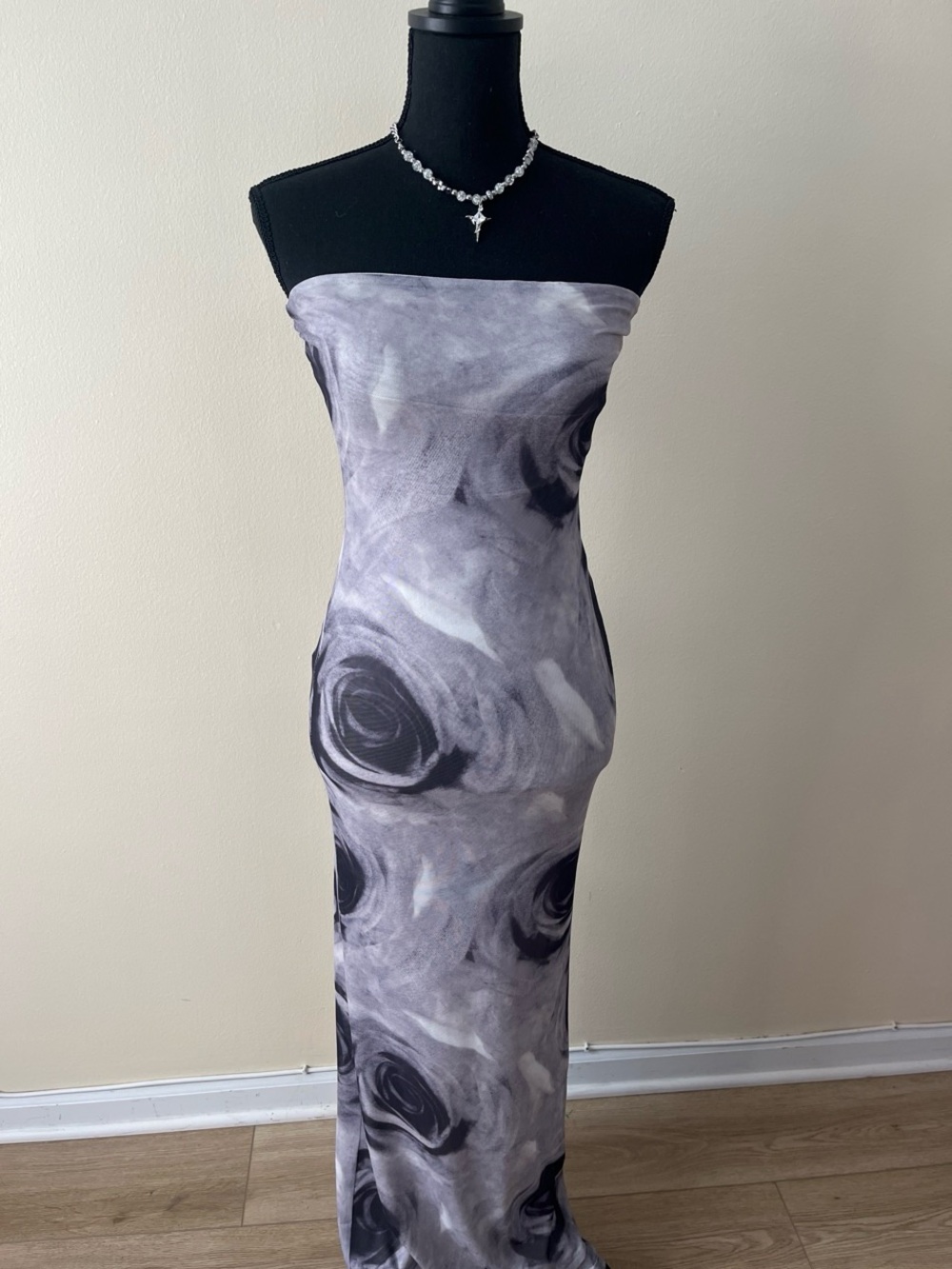 Elegant Strapless Floral Marble-Print Maxi Dress in Light Gray